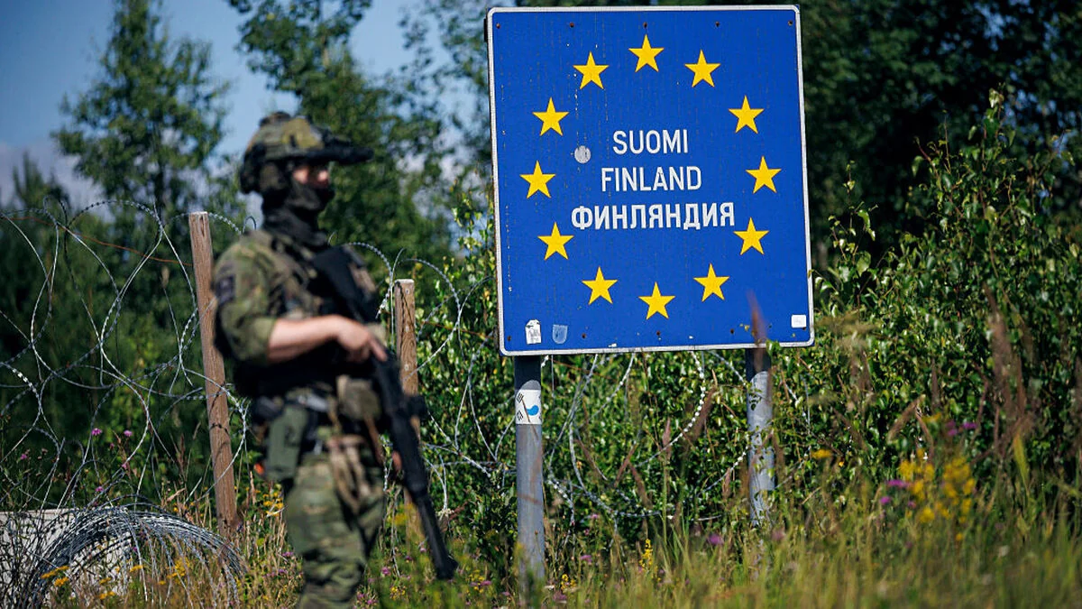 Плани РФ розмістити 15 тисяч військових біля Фінляндії є загрозою — експерт